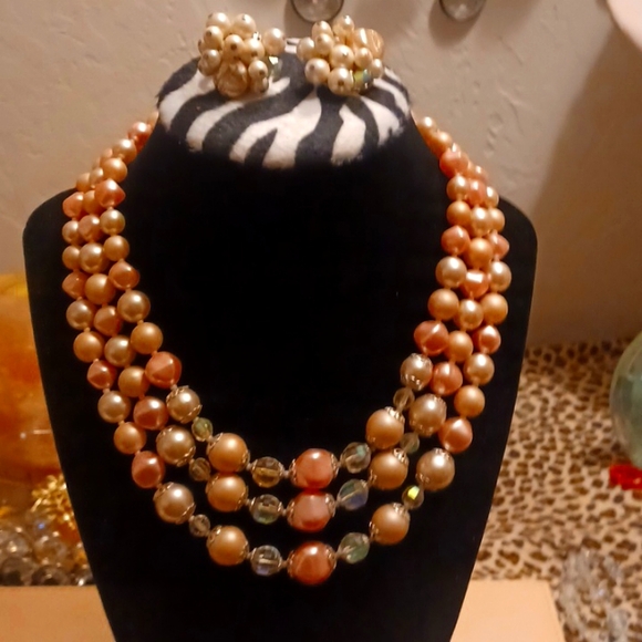 Pretty in pink triple strand necklace and earrings - Picture 1 of 4